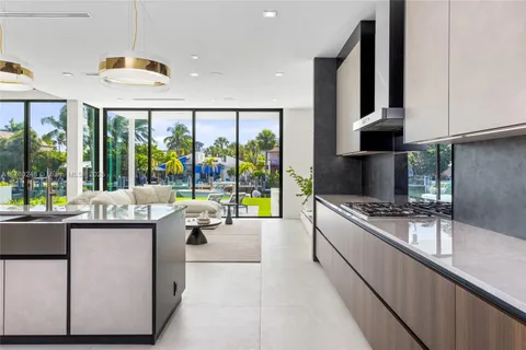 $4,900,000 | 337 Coconut Isle Drive, Fort Lauderdale, FL 33301