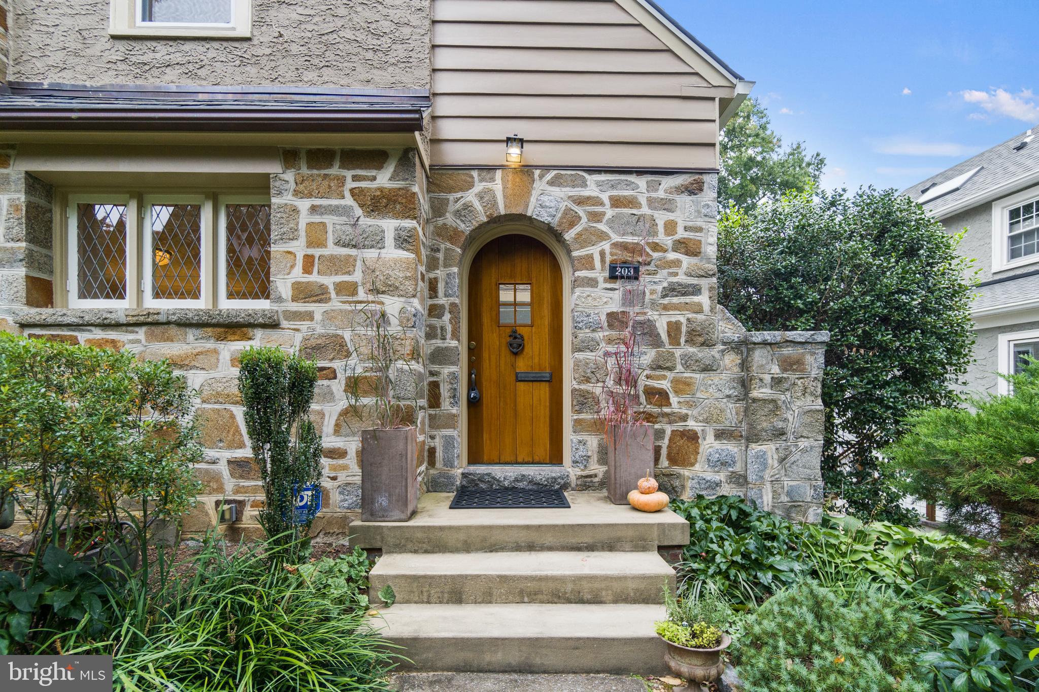 203 Oxford Street Chevy Chase, MD 20815 - Photo 4 of 53