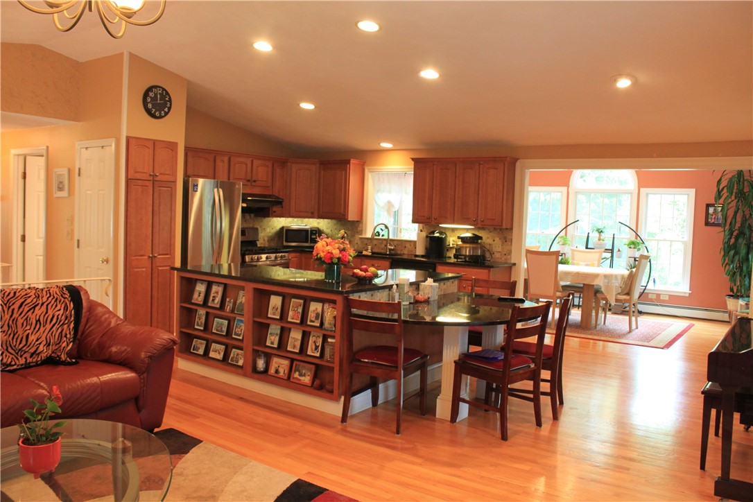 5 Simmons Road Barrington, RI 02806 - Photo 8 of 42 Gallery Image 8
