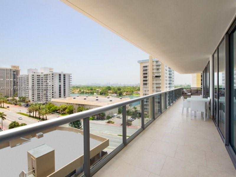 5875 Collins Avenue, Unit 1008 Miami Beach, FL 33140 - Photo 18 of 21