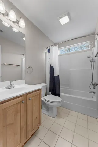 a view of a storage & utility room with washer and dryer