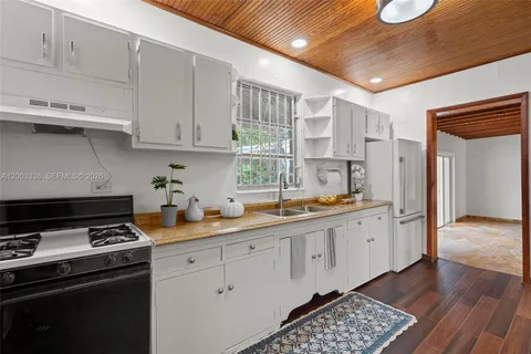 $900,000 | 1879 Southwest 16th Street, Miami, FL 33145
