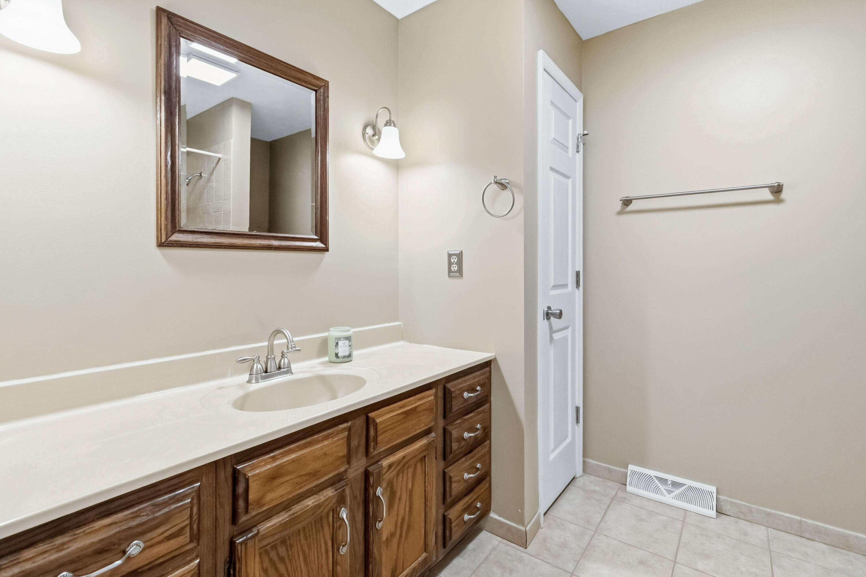 405 Riva Ridge Road Richmond, KY 40475 - Photo 31 of 53 Hall bathroom