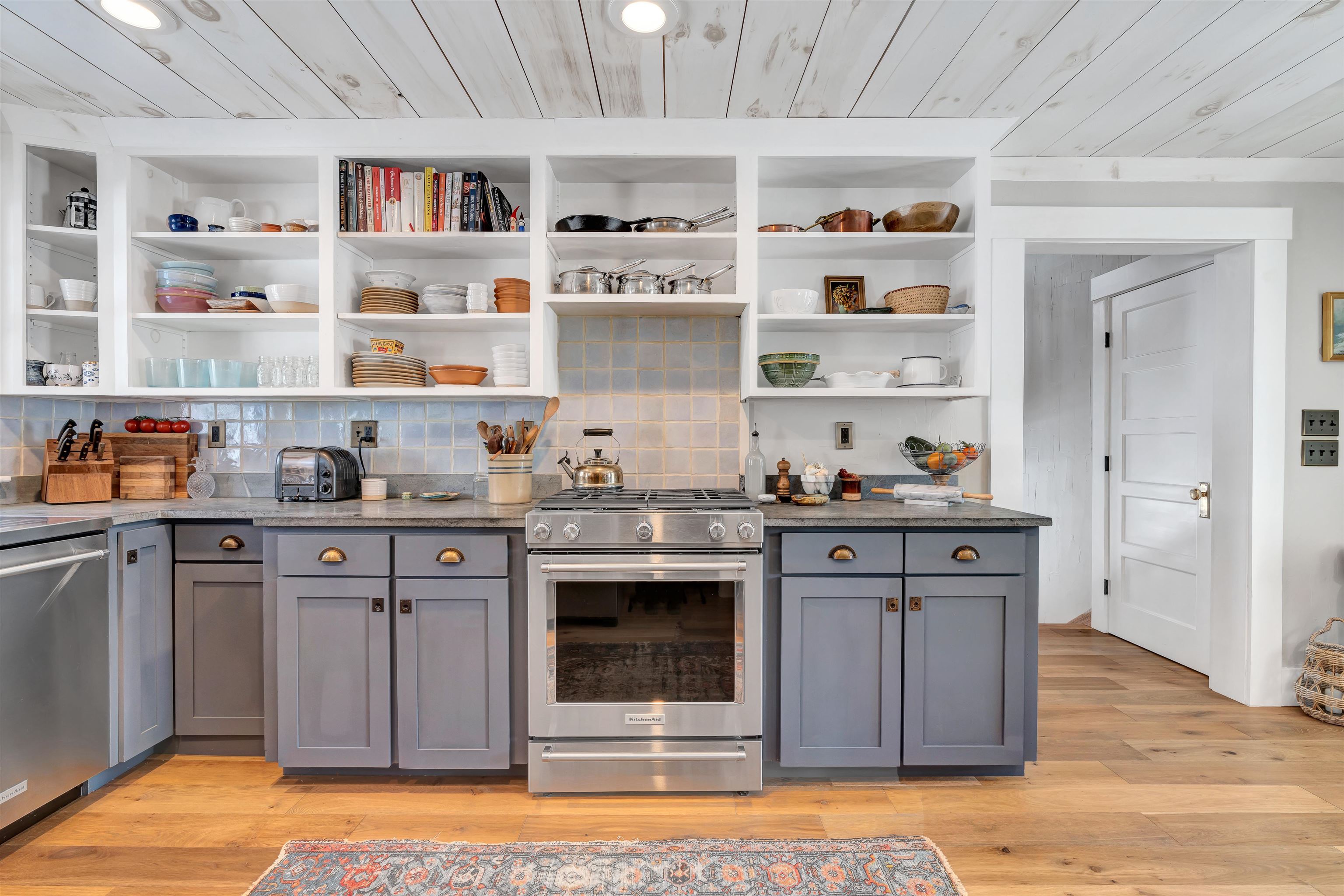 4678 S Road Woodstock, VT 05091 - Photo 4 of 40