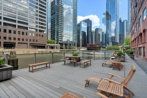 $455,000 | 345 North Canal Street, Unit 805, Chicago, IL 60606