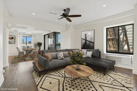 $455,000 | 345 North Canal Street, Unit 805, Chicago, IL 60606