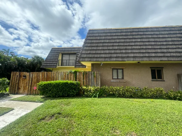 $2,300 | 4664 Cherry Road, West Palm Beach, FL 33417