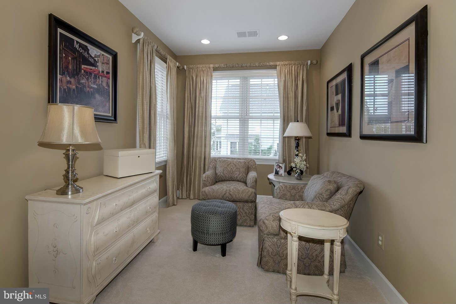 42433 Spring Splendor Drive Ashburn, VA 20148 - Photo 11 of 30 Sitting Area
