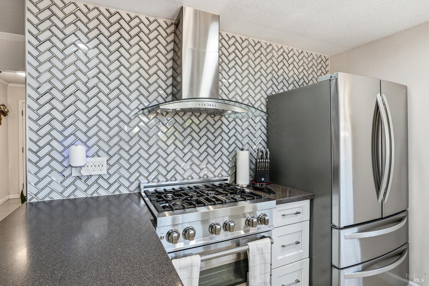 773 Blue Ridge Lane Vacaville, CA 95688 - Photo 20 of 44 a stove top oven sitting inside of a kitchen