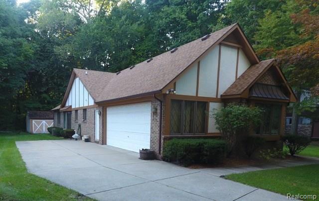18349 Gill Road Livonia, MI 48152 - Photo 4 of 27 2.5 car side entry garage