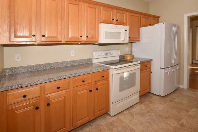 $429,900 | 20 Whitney Ferguson Road, Unit 18, Vernon Rockville, CT 06066