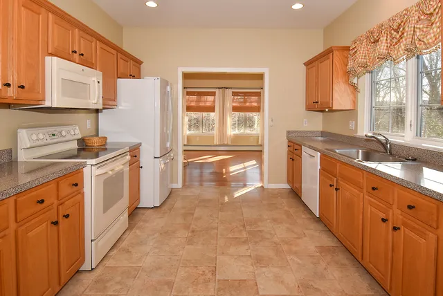 $429,900 | 20 Whitney Ferguson Road, Unit 18, Vernon Rockville, CT 06066