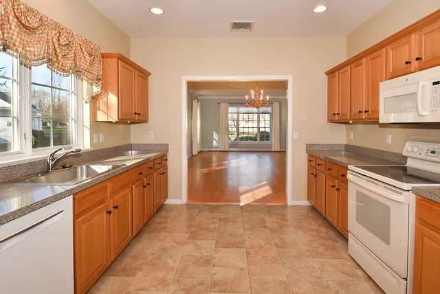 $429,900 | 20 Whitney Ferguson Road, Unit 18, Vernon Rockville, CT 06066