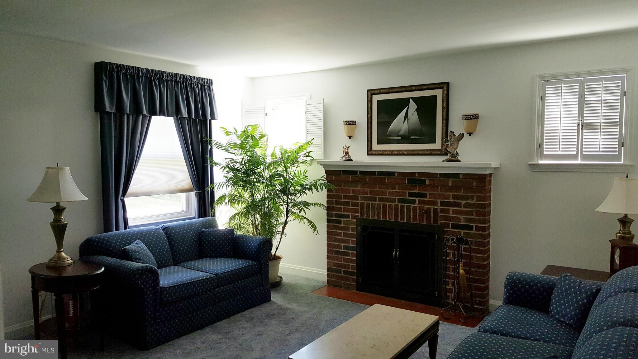4117 Perry View Road Baltimore, MD 21236 - Photo 2 of 23 Living Room