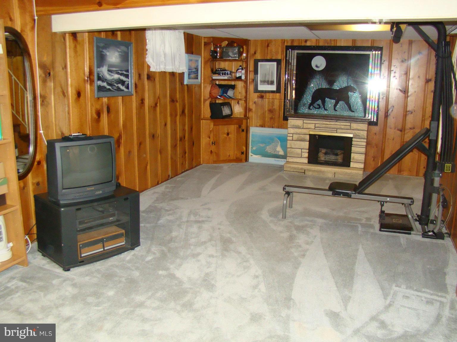 4117 Perry View Road Baltimore, MD 21236 - Photo 20 of 23 Family Room
