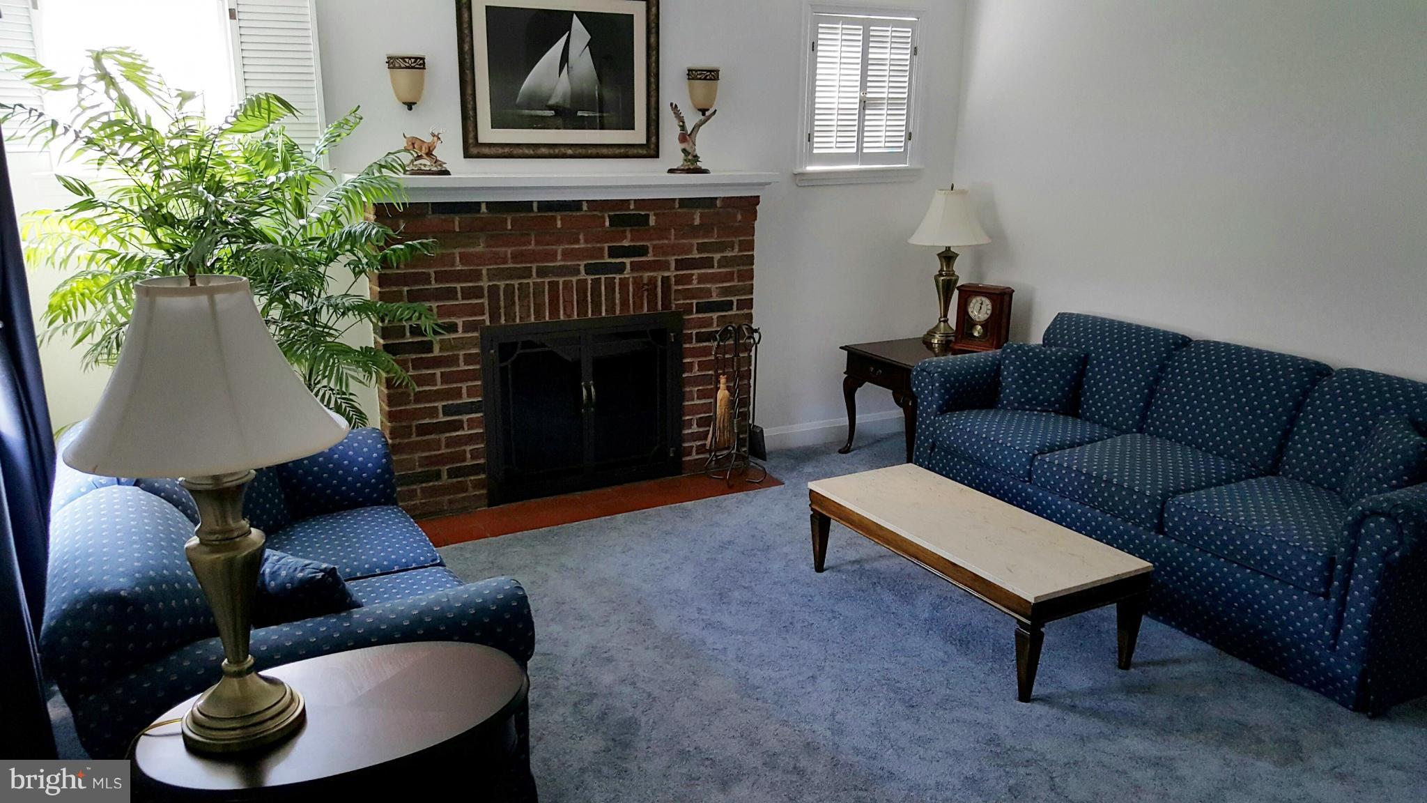 4117 Perry View Road Baltimore, MD 21236 - Photo 3 of 23 Living Room