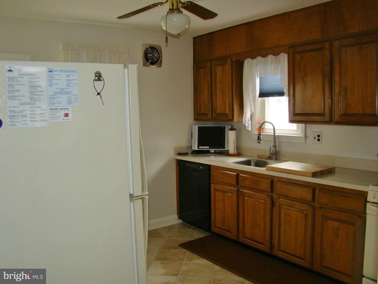 4117 Perry View Road Baltimore, MD 21236 - Photo 5 of 23 Kitchen