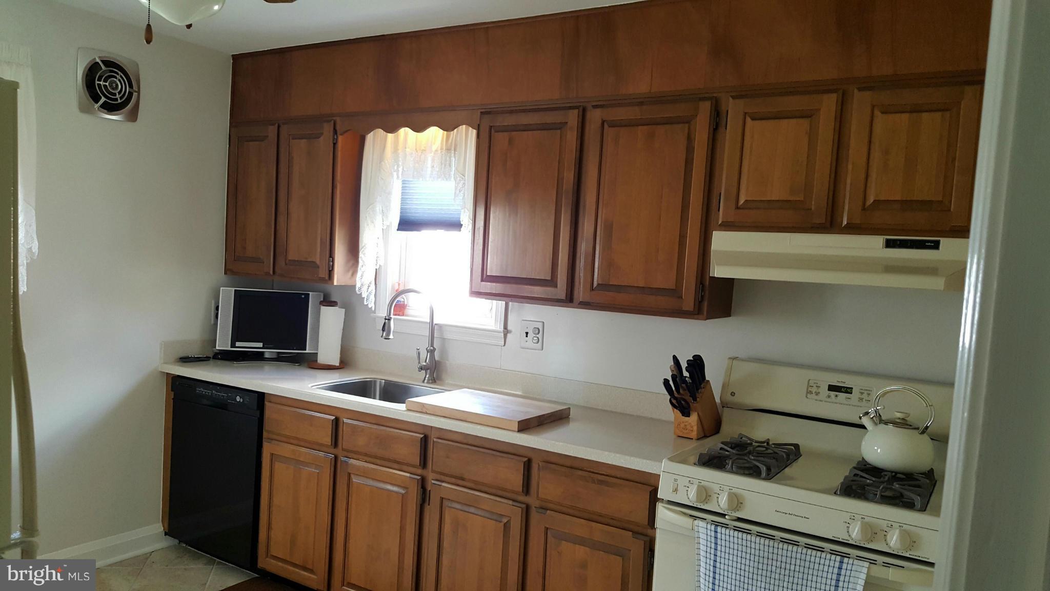 4117 Perry View Road Baltimore, MD 21236 - Photo 6 of 23 Kitchen