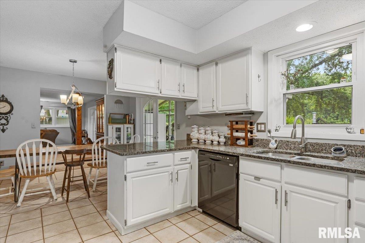 11 Rock Road Chatham, IL 62629 - Photo 12 of 40