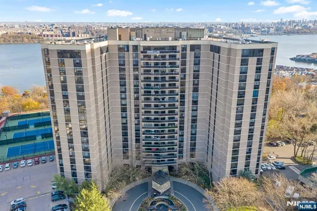 $795,000 | 1512 Palisade Avenue, Unit 14R, Fort Lee, NJ 07024
