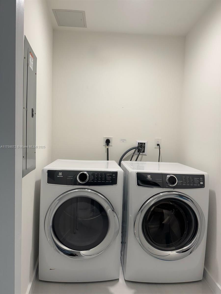 851 Northeast 1st Avenue, Unit 1401 Miami, FL 33132 - Photo 18 of 38 a utility room with dryer and washer