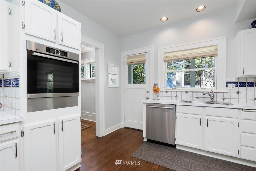 102 North 57th Street Seattle, WA 98103 - Photo 13 of 39