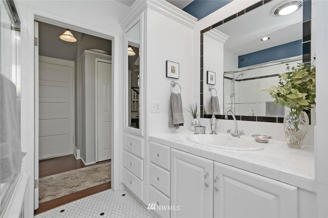 102 North 57th Street Seattle, WA 98103 - Photo 19 of 39