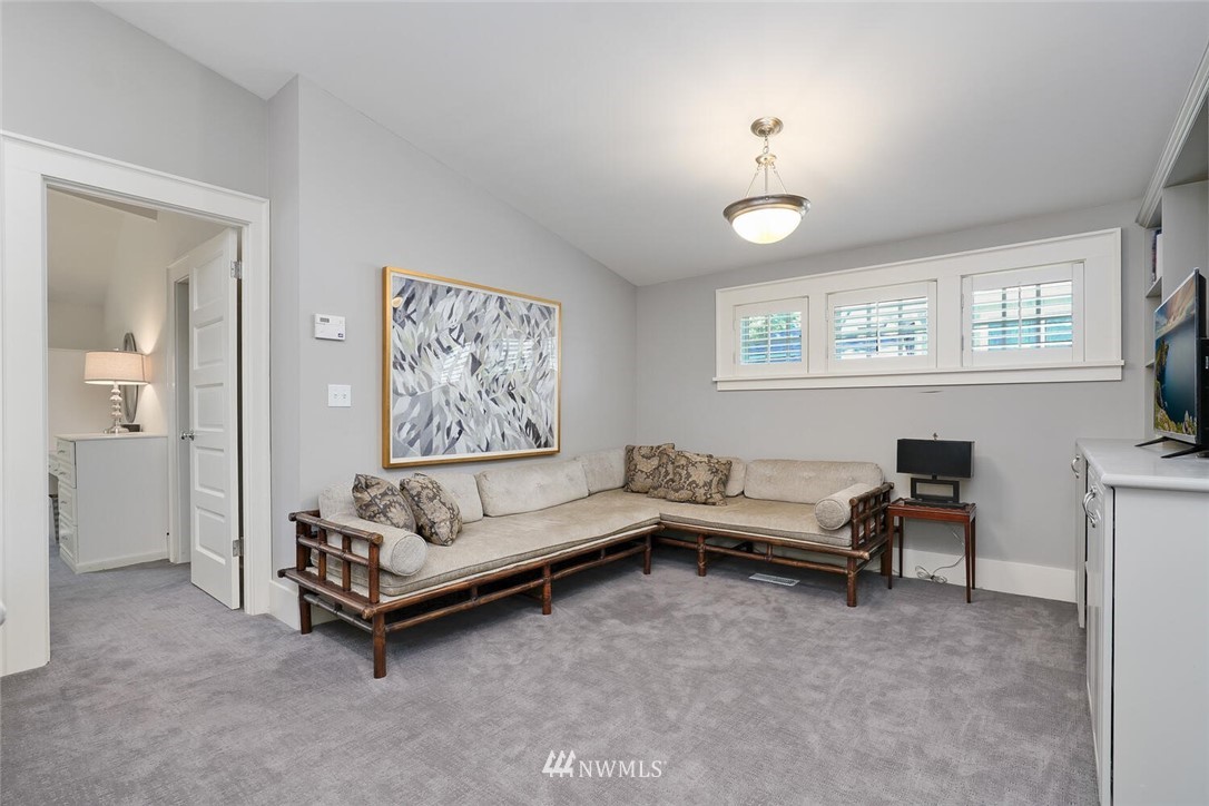 102 North 57th Street Seattle, WA 98103 - Photo 23 of 39