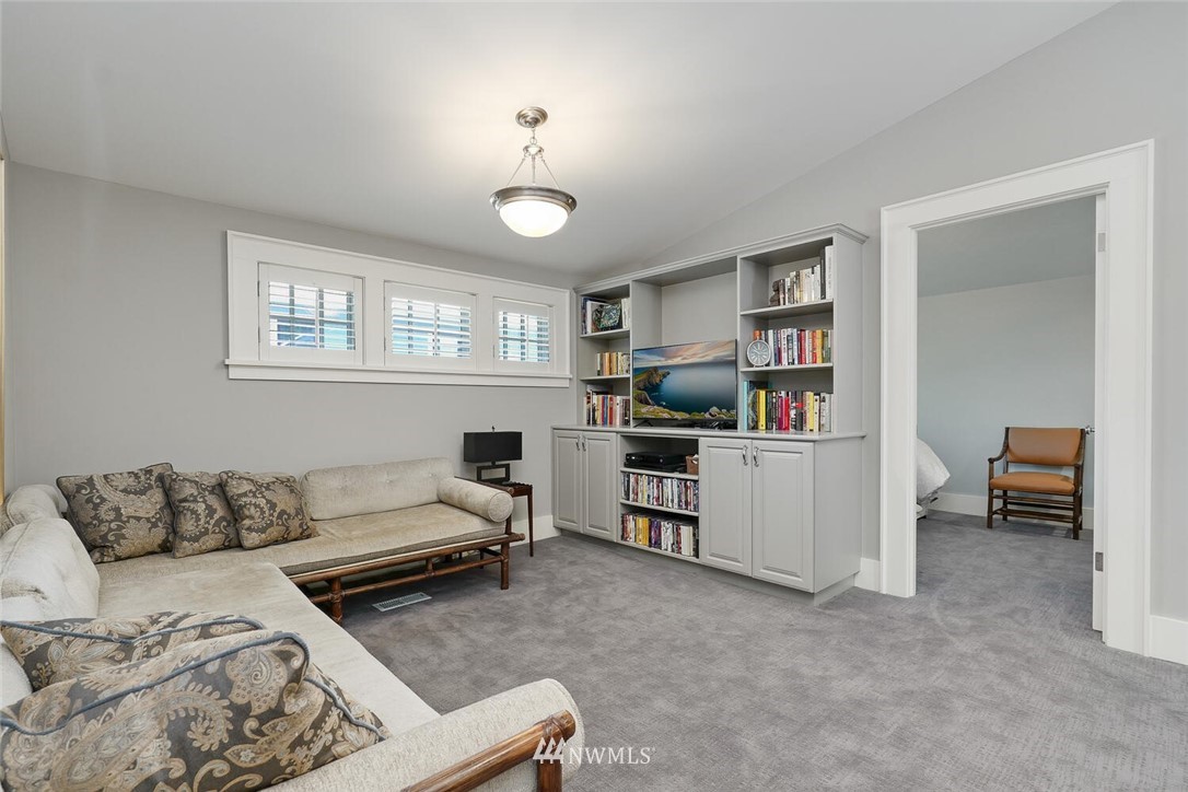 102 North 57th Street Seattle, WA 98103 - Photo 24 of 39