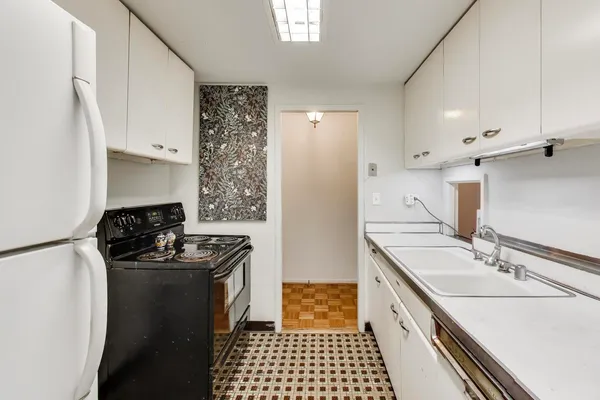 $115,000 | 5050 South East End Avenue, Unit 3B, Chicago, IL 60615