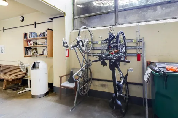 $115,000 | 5050 South East End Avenue, Unit 3B, Chicago, IL 60615