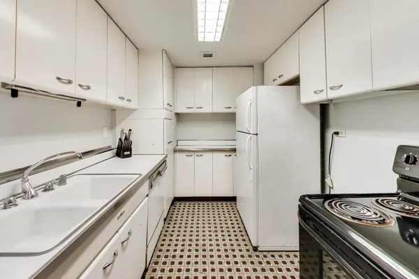 $115,000 | 5050 South East End Avenue, Unit 3B, Chicago, IL 60615