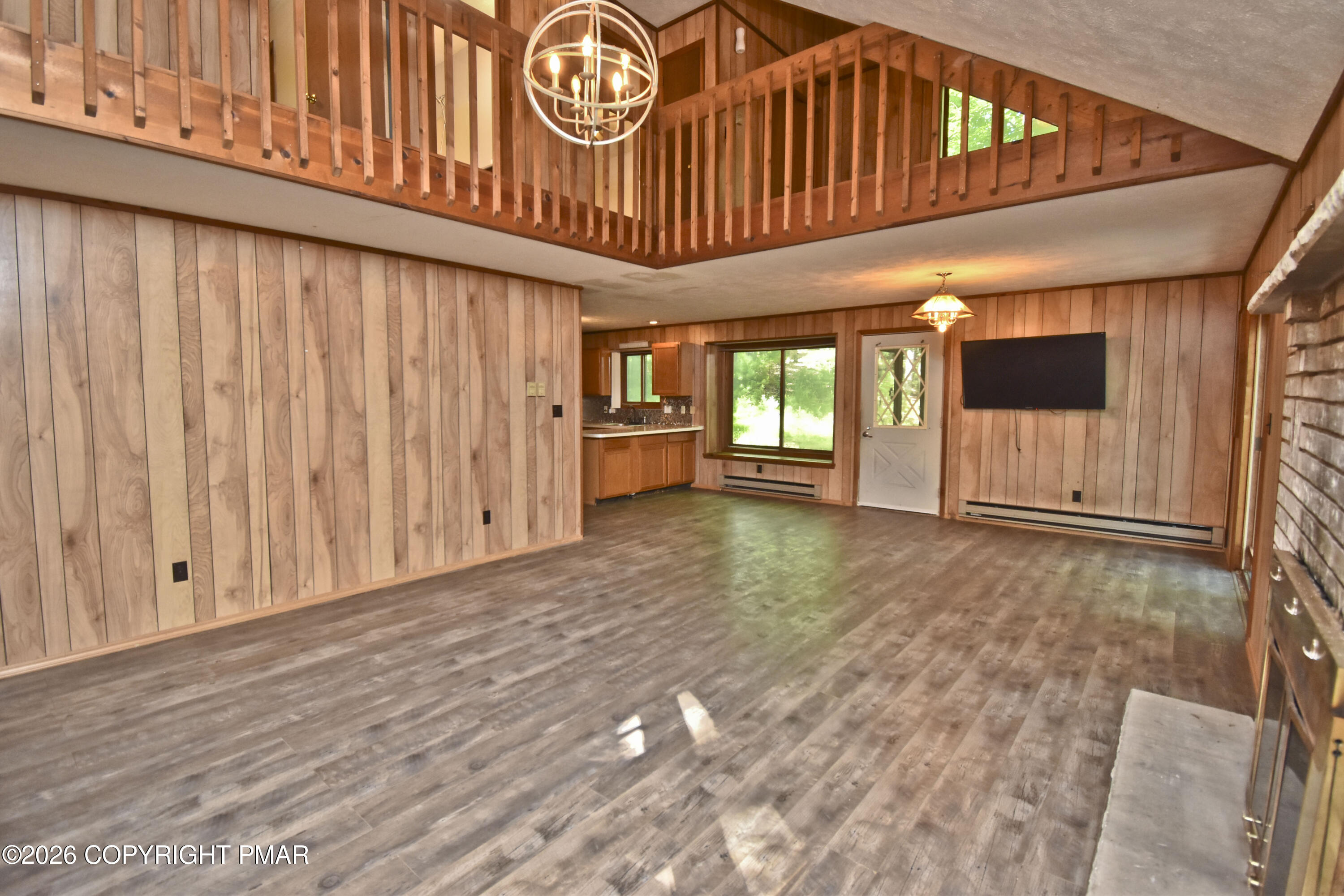 148 Manchester Drive Bushkill, PA 18324 - Photo 7 of 35 2 Living Room (6)
