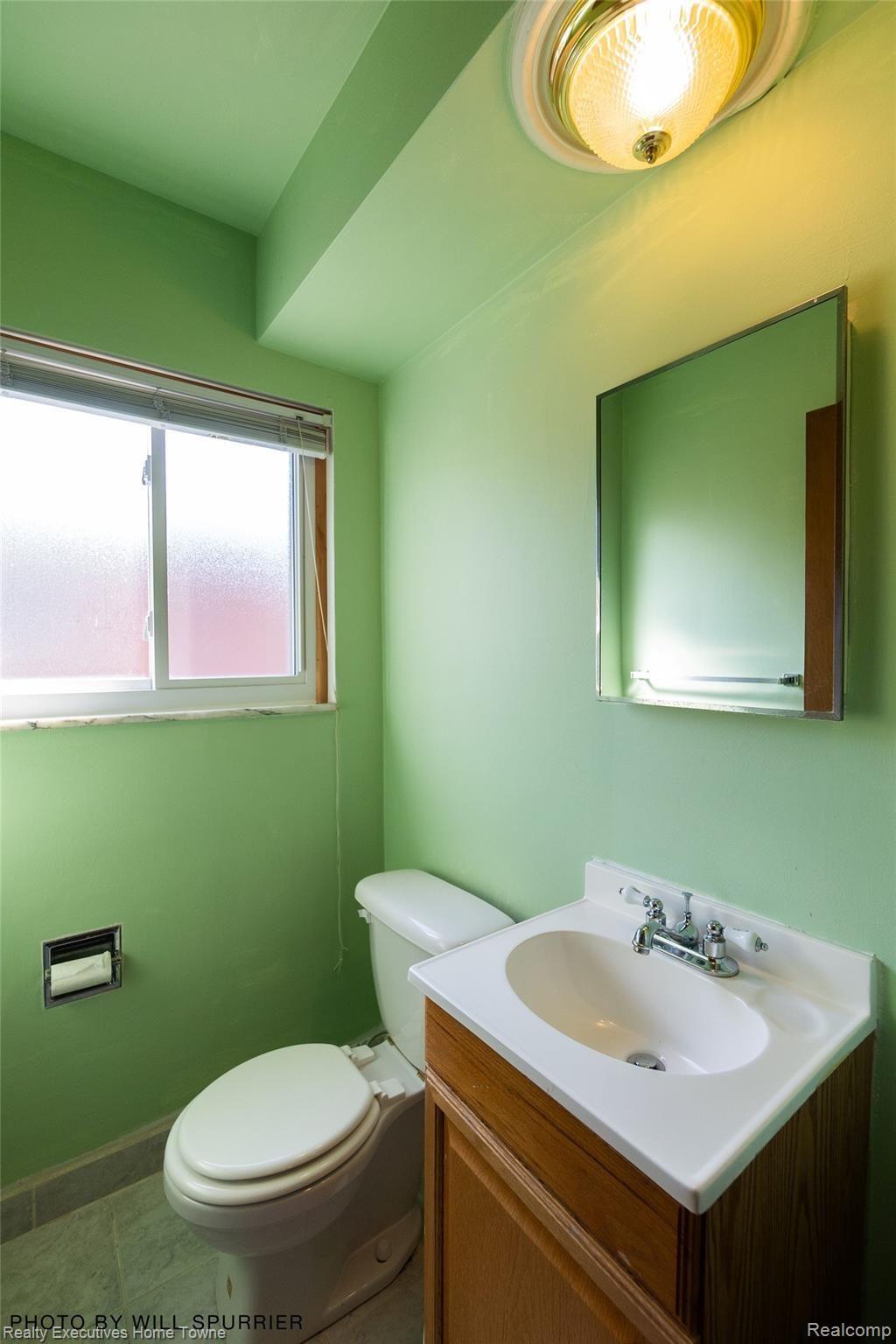 11420 Racine Road Warren, MI 48093 - Photo 14 of 35 Bathroom1.jpg