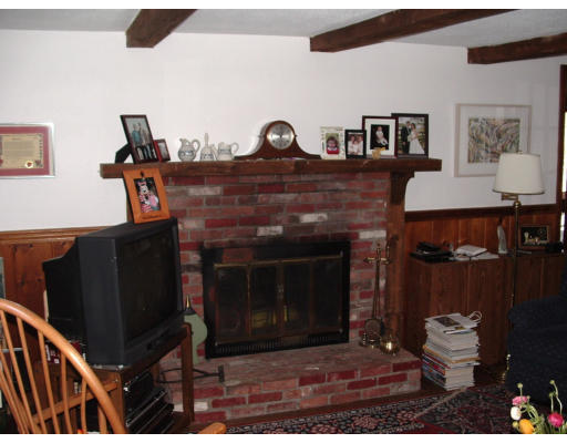 4 Brookside Road Mansfield, MA 02048 - Photo 5 of 8 Gallery Image 5