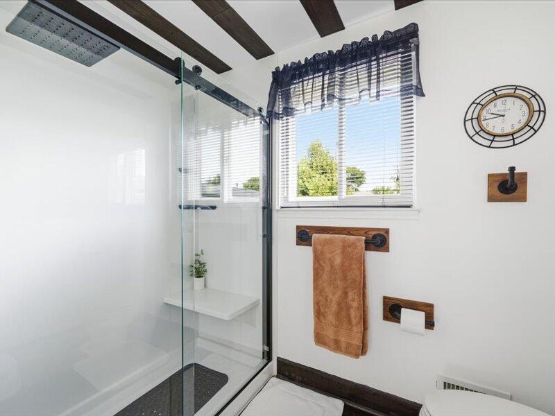 3148 Williamsburg Road Ann Arbor, MI 48108 - Photo 17 of 33 Bathroom