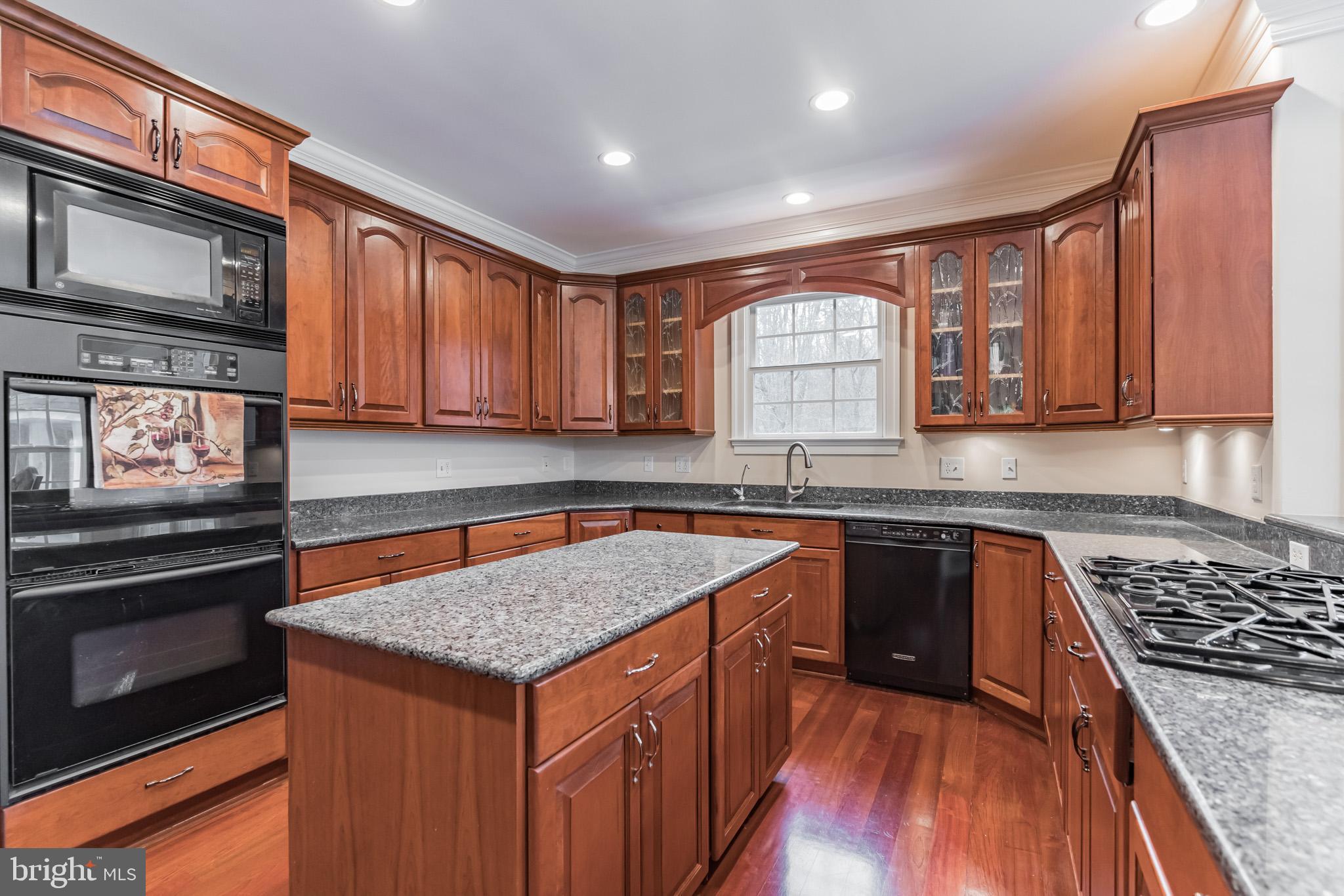 12612 Kahns Road Manassas, VA 20112 - Photo 5 of 40 Gallery Image 5