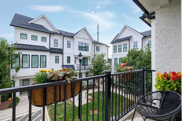 $825,000 | 400 Bryan Pointe Drive, Unit 104, Raleigh, NC 27608