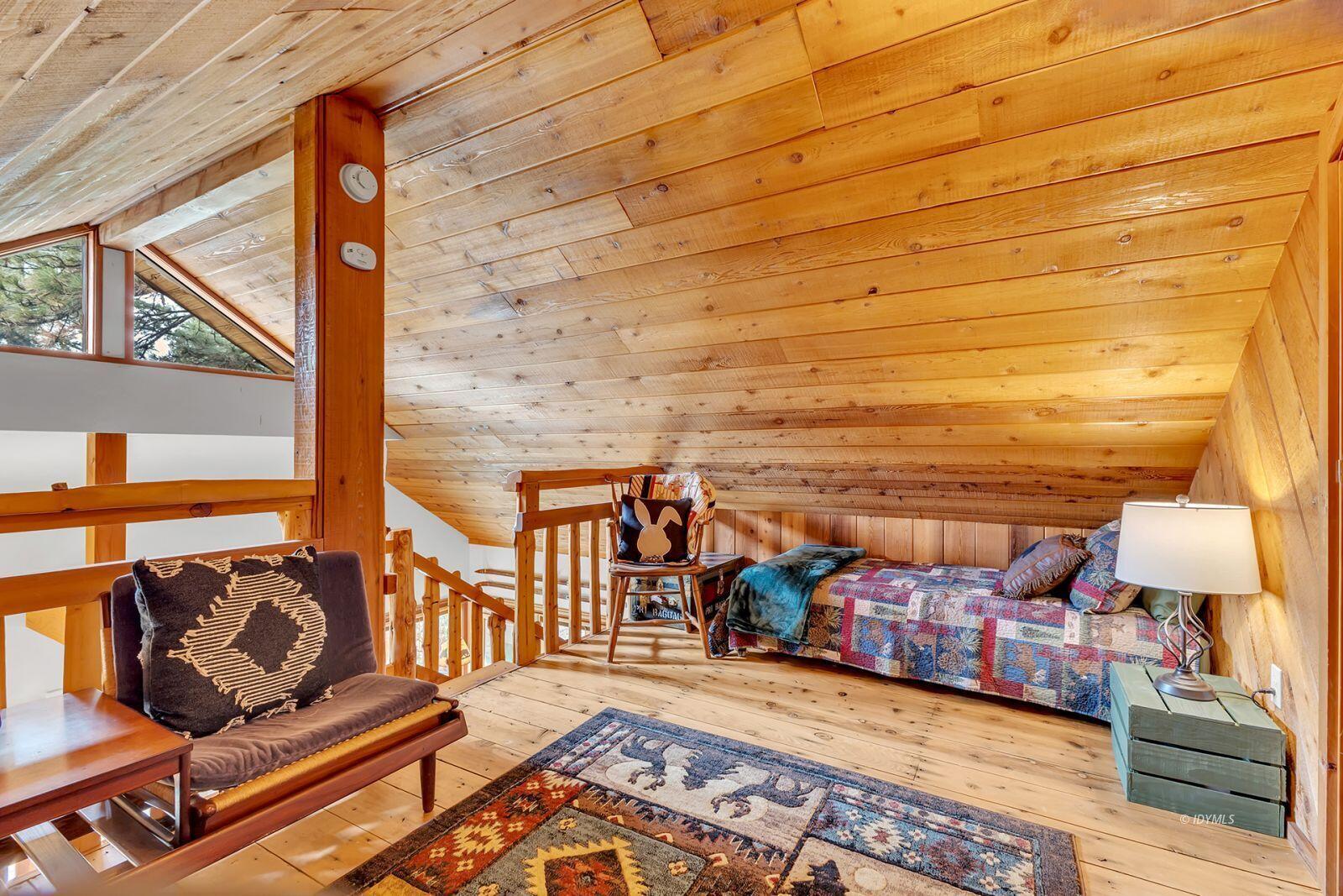 52980 Overlook Drive Idyllwild, CA 92549 - Photo 32 of 60 a view of a balcony with chairs