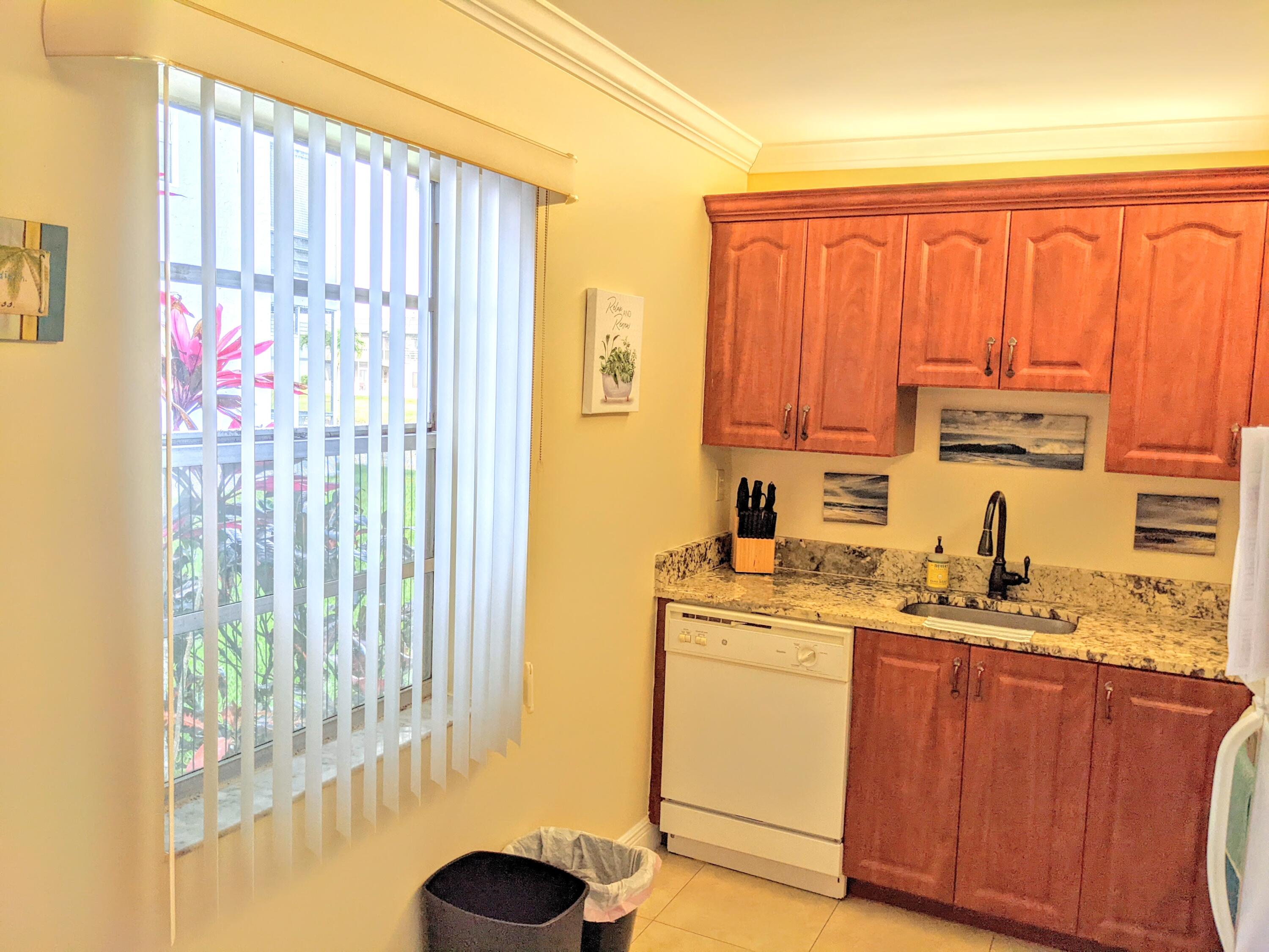 405 Monaco Way, Unit 405 Delray Beach, FL 33446 - Photo 5 of 30 Updated Kitchen