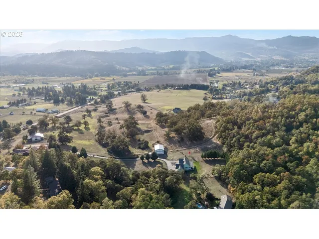 $519,000 | 225 Fox Lane, Roseburg, OR 97471