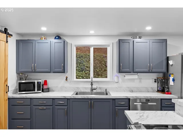 $519,000 | 225 Fox Lane, Roseburg, OR 97471