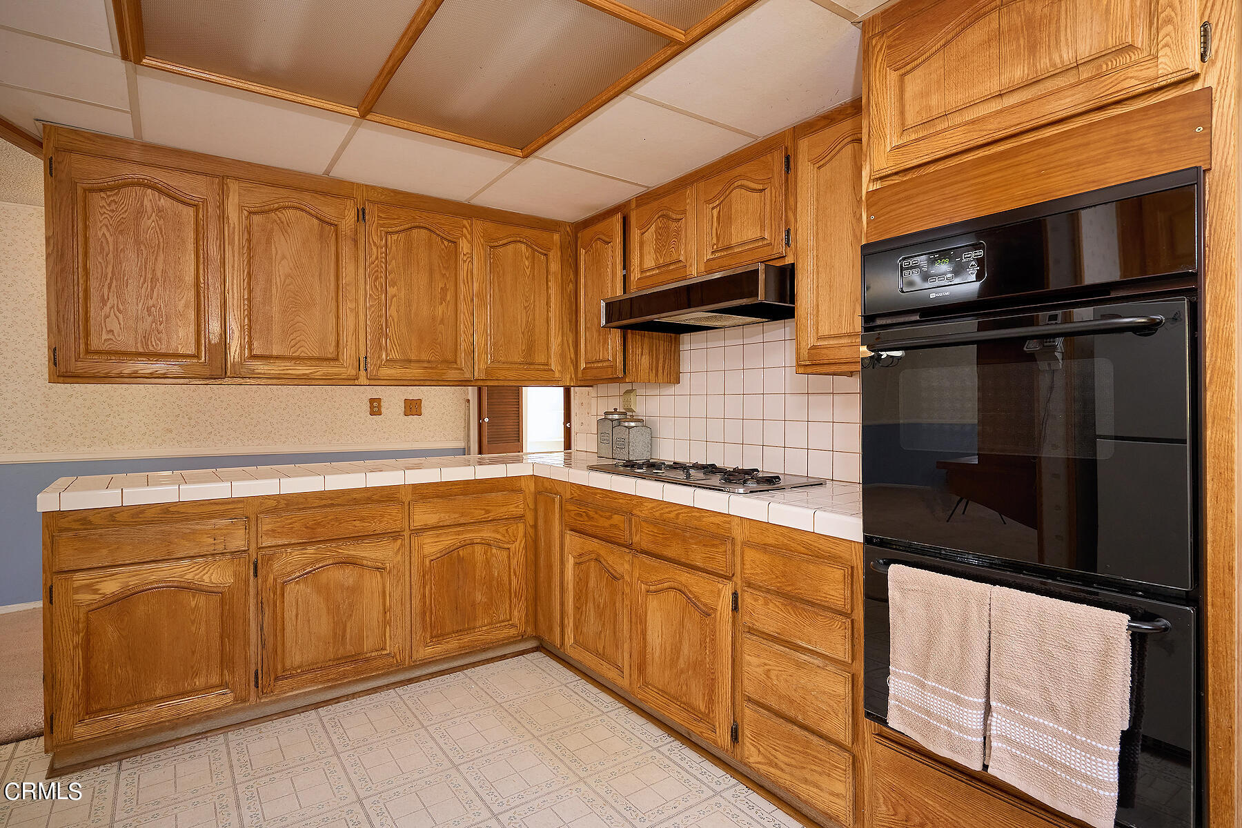 515 De Anza Way Oxnard, CA 93033 - Photo 11 of 48 a kitchen with stainless steel appliances granite countertop a refrigerator and a stove top oven