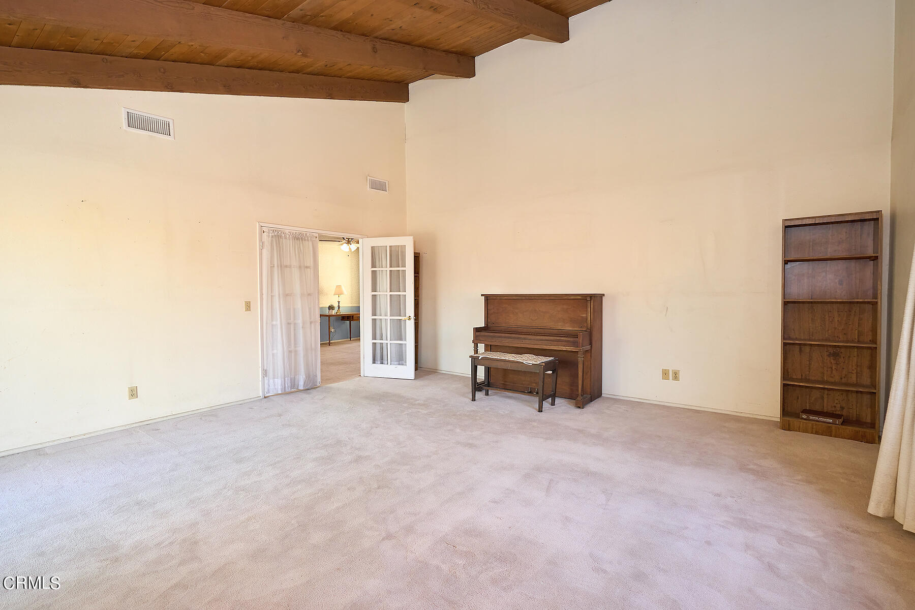 515 De Anza Way Oxnard, CA 93033 - Photo 14 of 48 a view of an empty room with furniture and cabinet