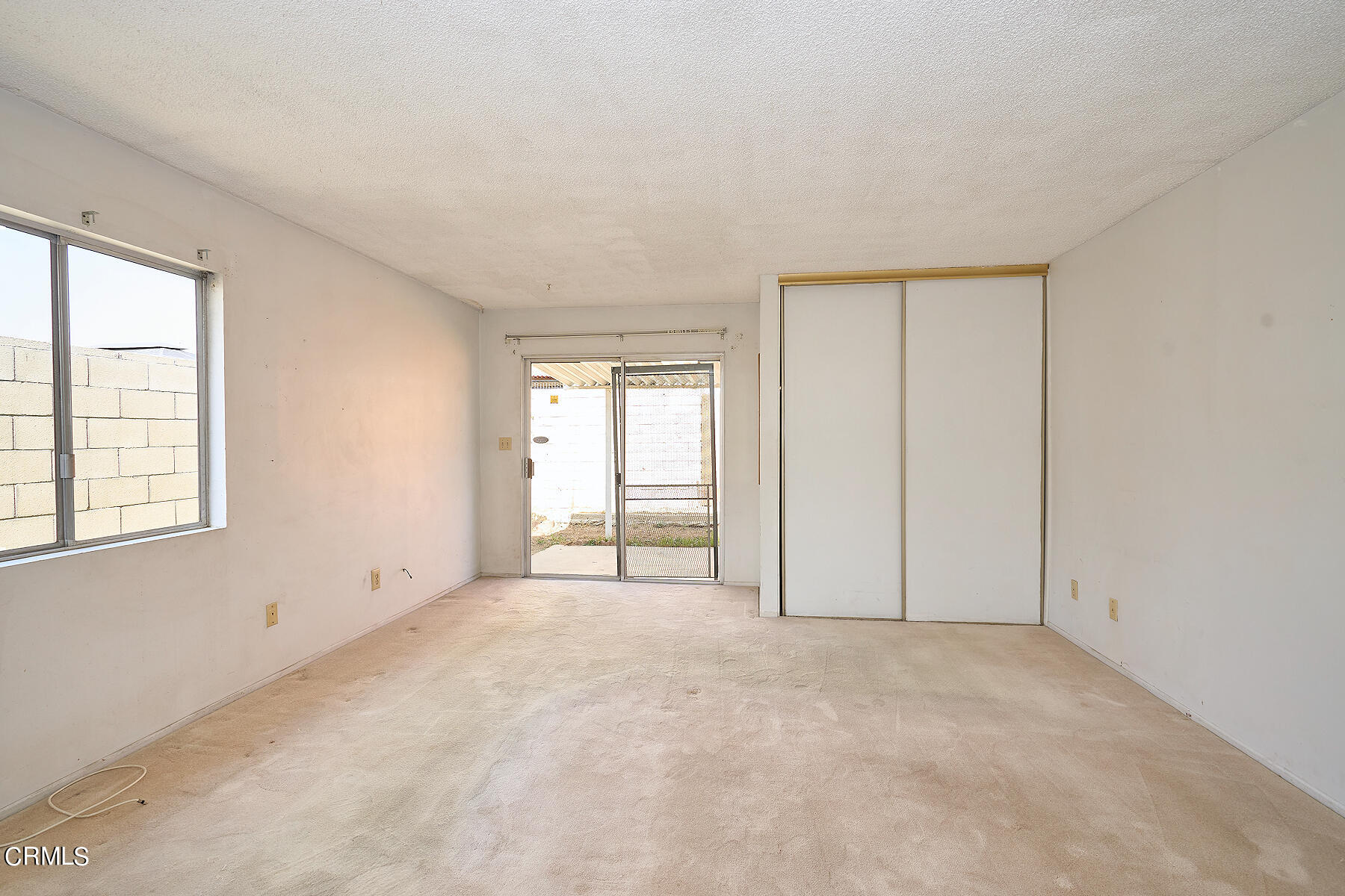 515 De Anza Way Oxnard, CA 93033 - Photo 15 of 48 an empty room with windows