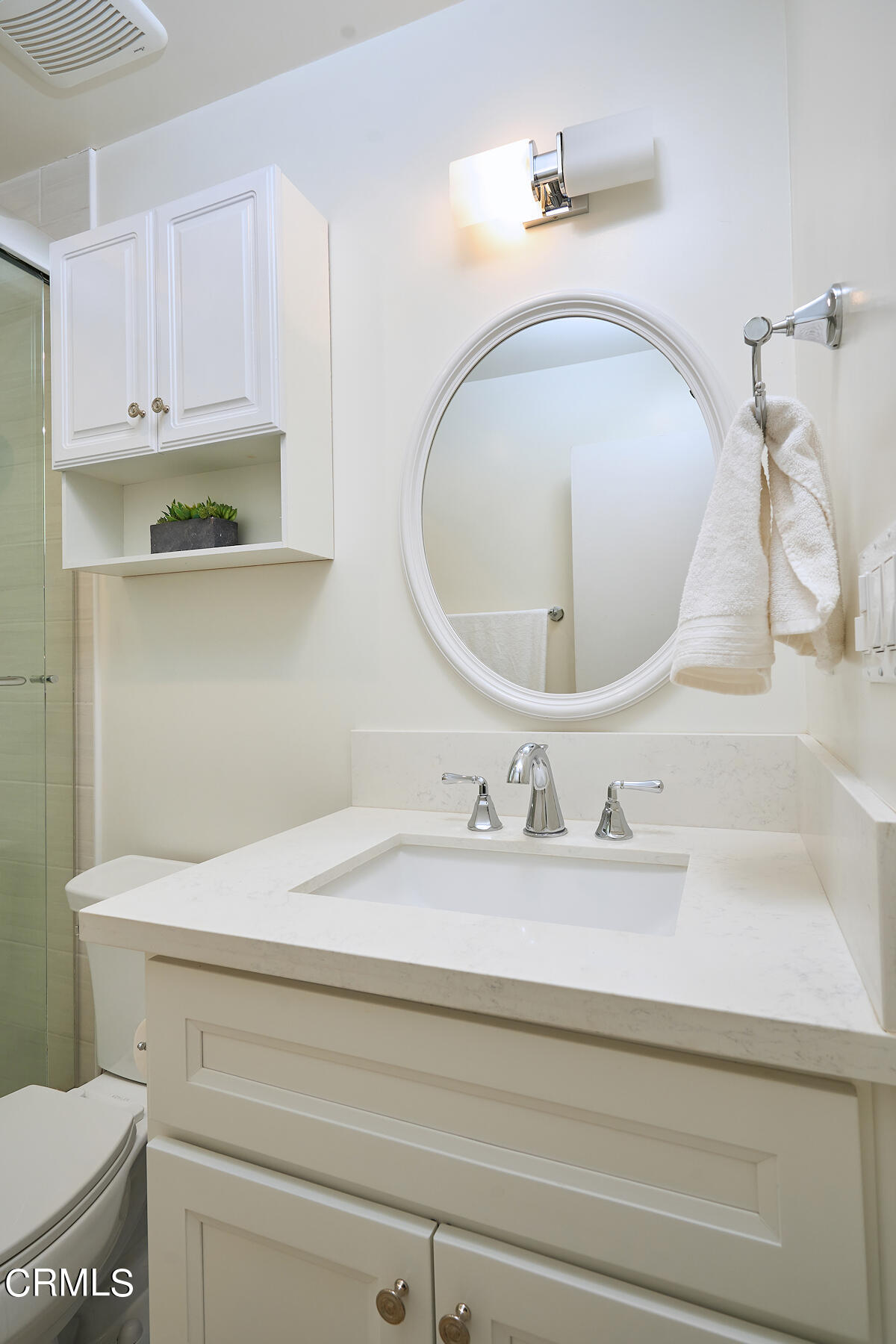 515 De Anza Way Oxnard, CA 93033 - Photo 22 of 48 a bathroom with a sink and a mirror