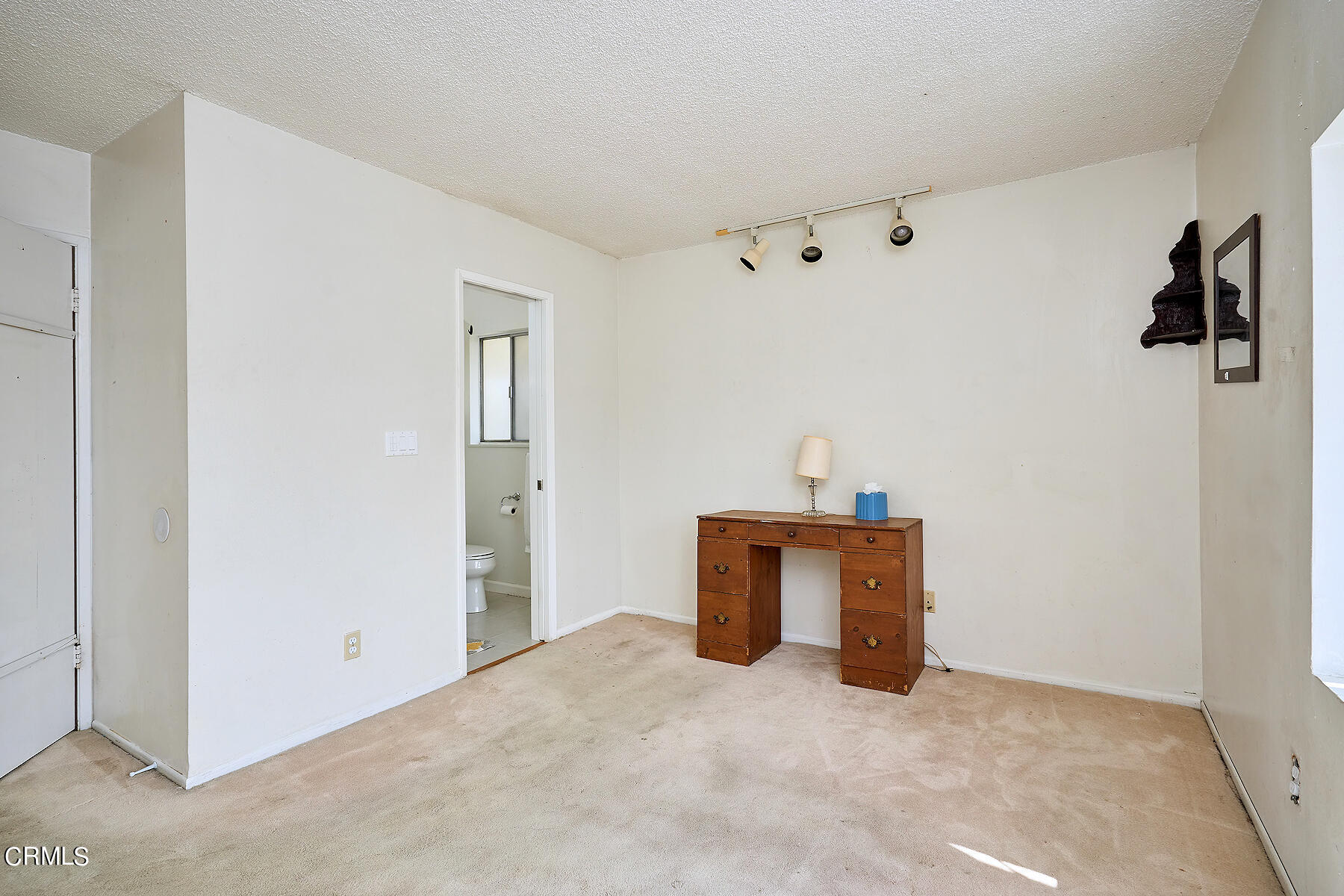 515 De Anza Way Oxnard, CA 93033 - Photo 24 of 48 a view of a big room with closet