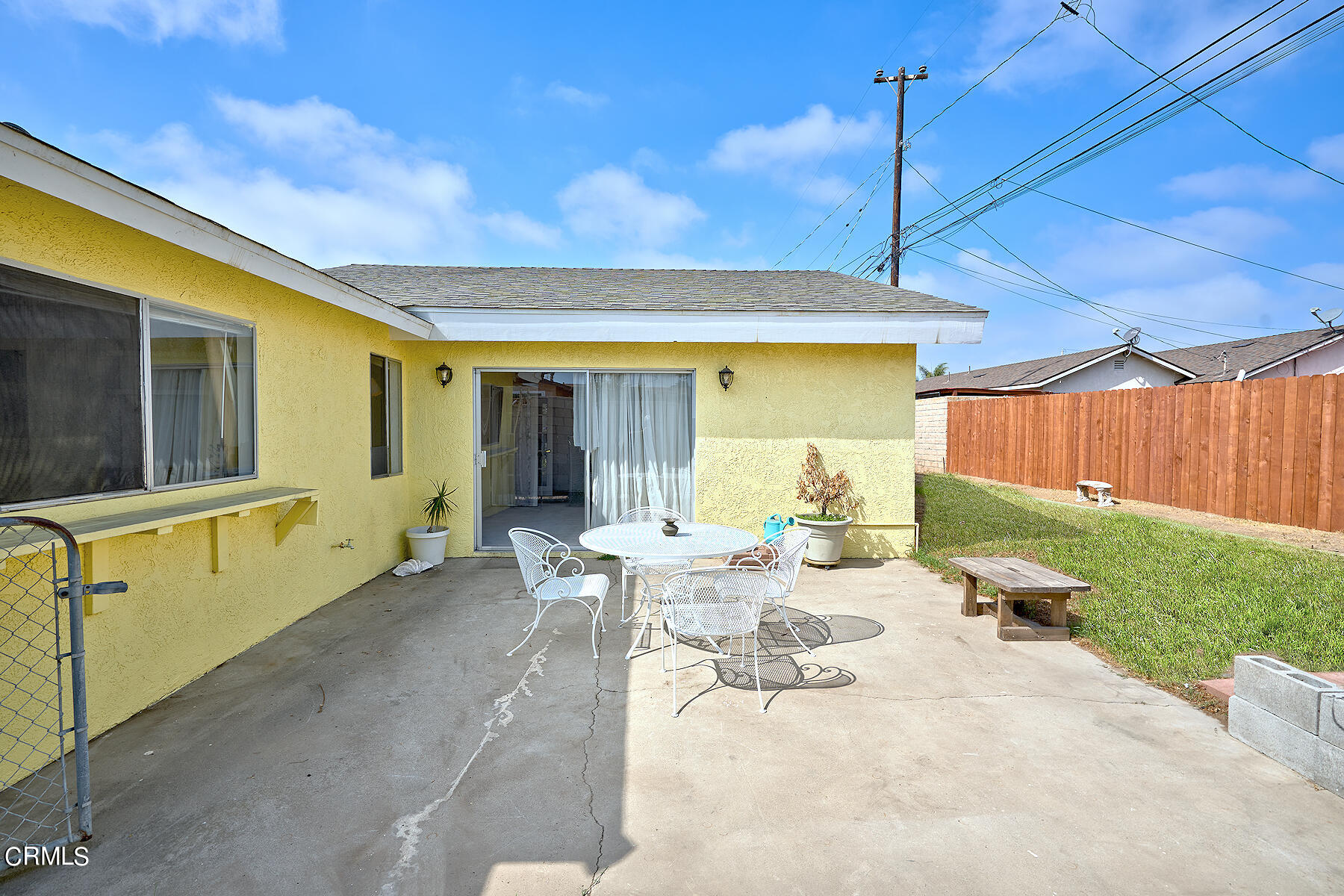 515 De Anza Way Oxnard, CA 93033 - Photo 29 of 48 a view of a patio with table and chairs with wooden fence