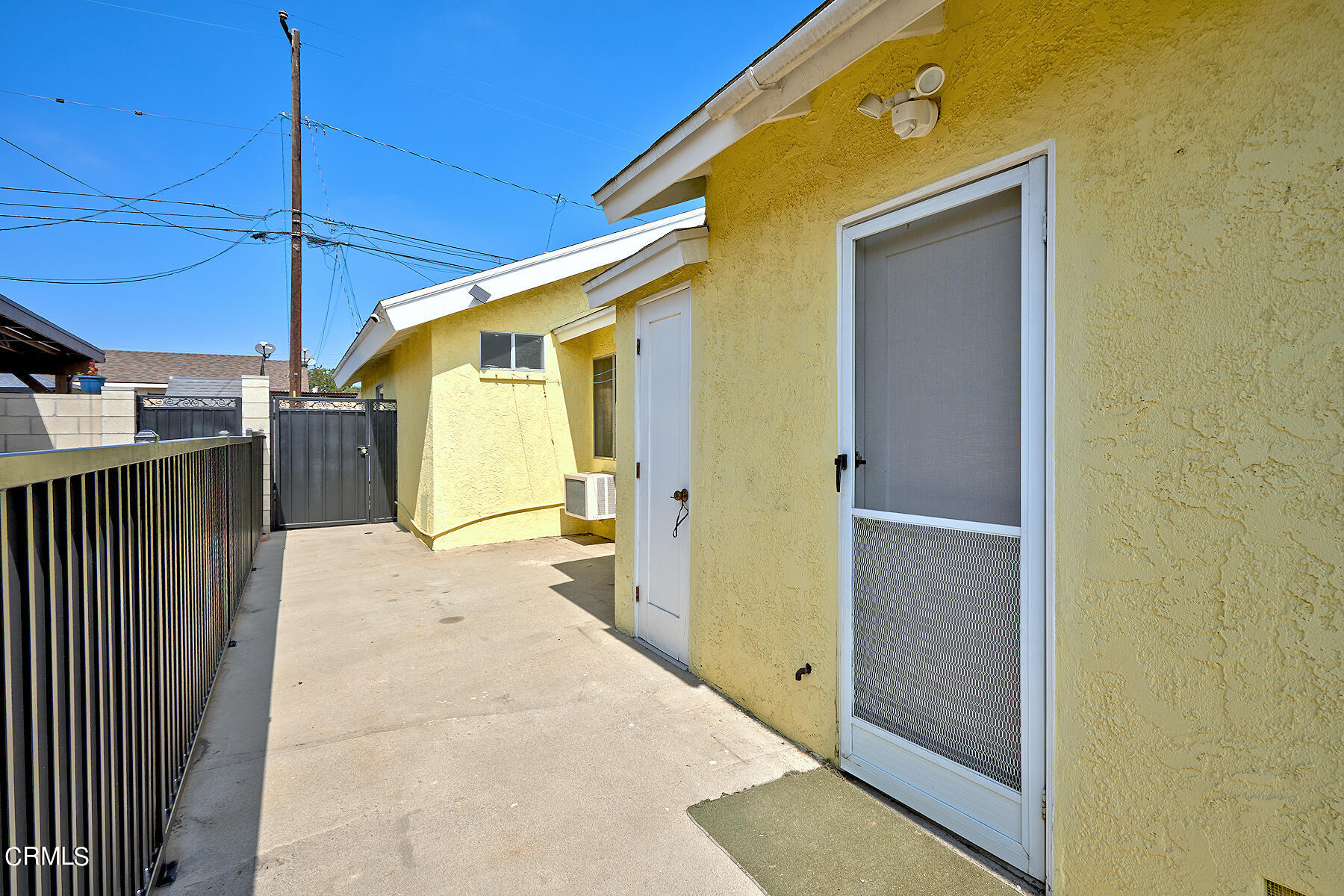 515 De Anza Way Oxnard, CA 93033 - Photo 38 of 48 a view of a house with a backyard