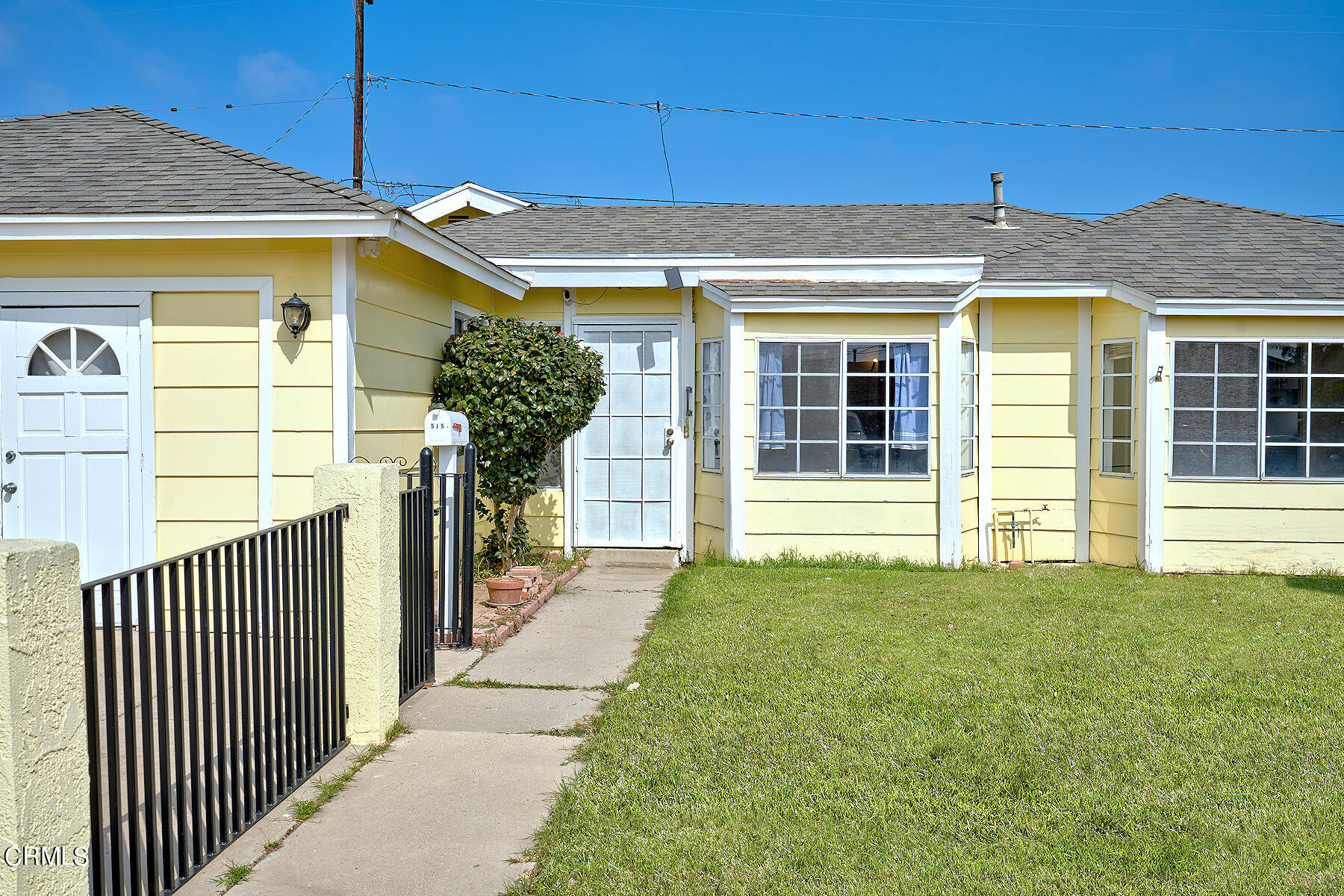 515 De Anza Way Oxnard, CA 93033 - Photo 4 of 48 a view of a house with backyard and porch